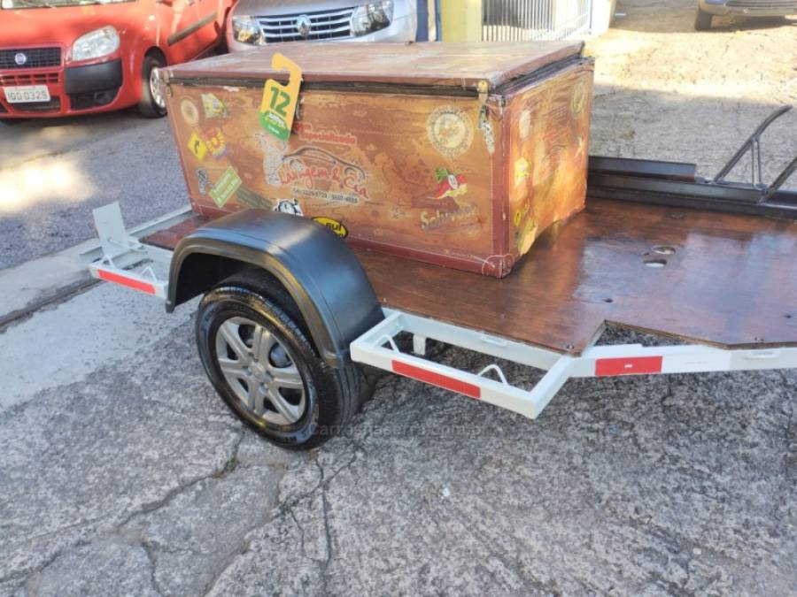 OUTRAS - REBOQUE - 2011/2012 - Prata - R$ 5.000,00