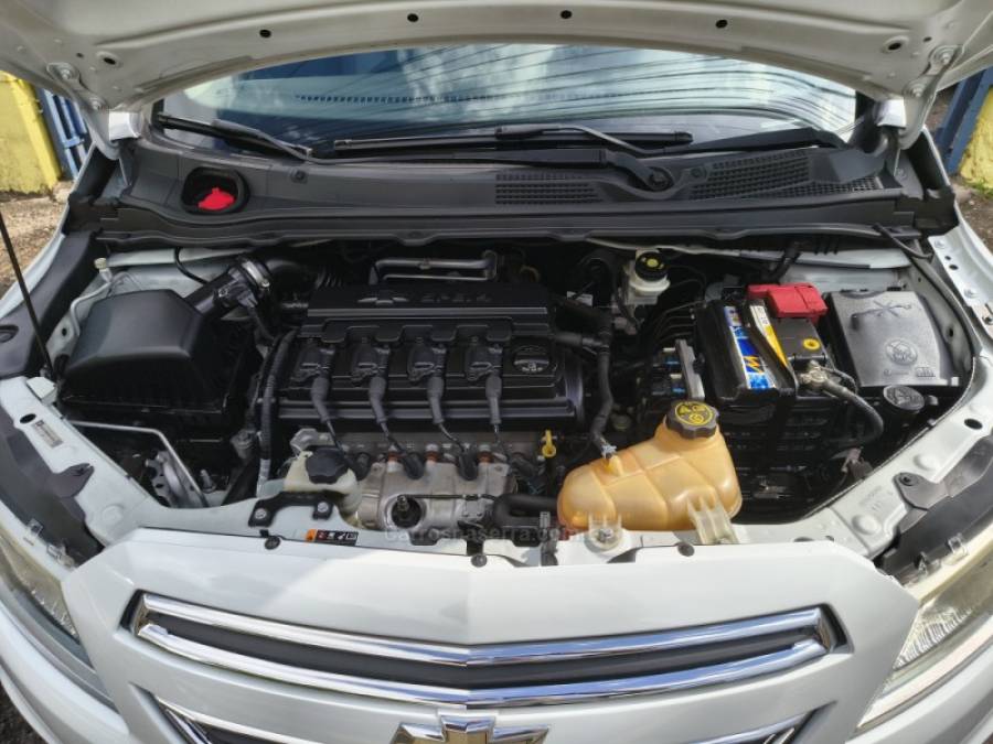 CHEVROLET - ONIX - 2014/2015 - Branca - R$ 42.900,00