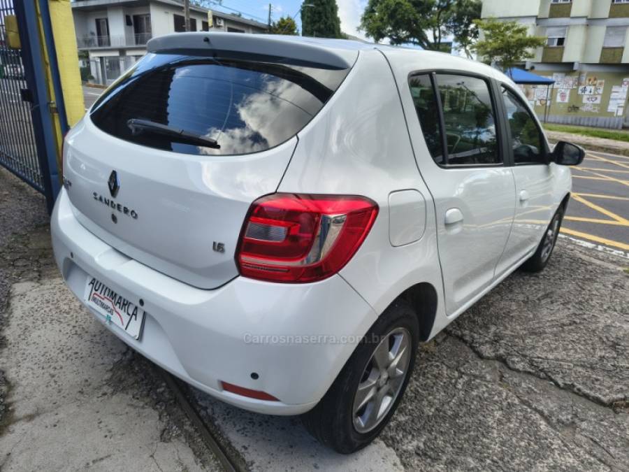 RENAULT - SANDERO - 2016/2017 - Branca - R$ 45.900,00
