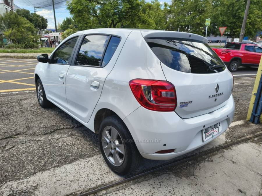 RENAULT - SANDERO - 2016/2017 - Branca - R$ 45.900,00