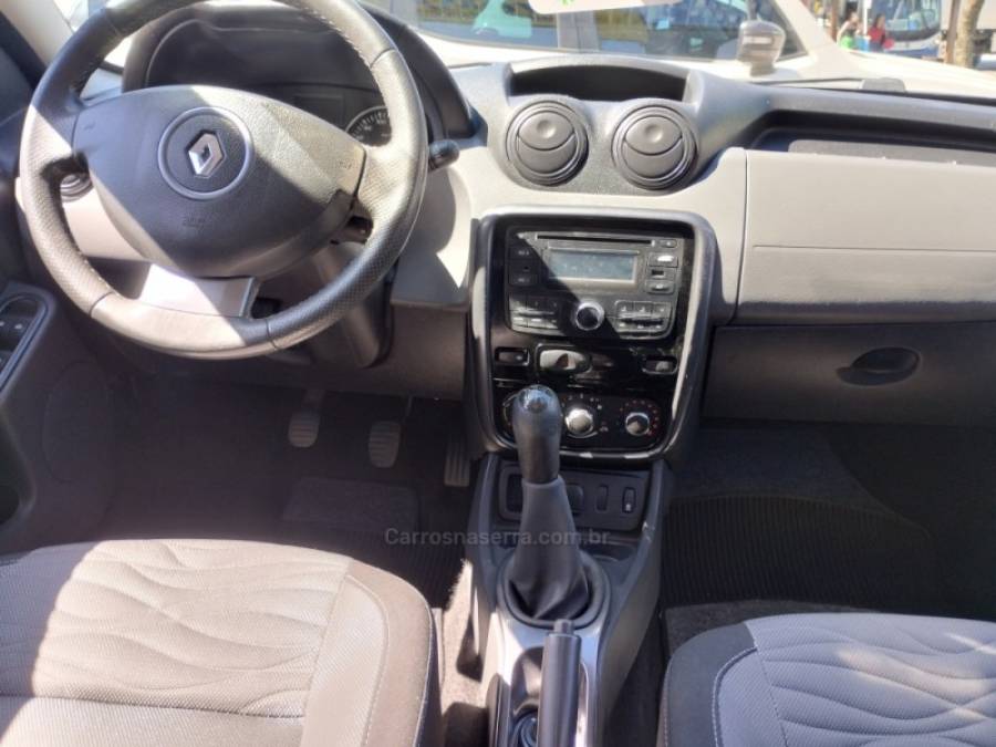 RENAULT - DUSTER - 2013/2014 - Prata - R$ 53.900,00