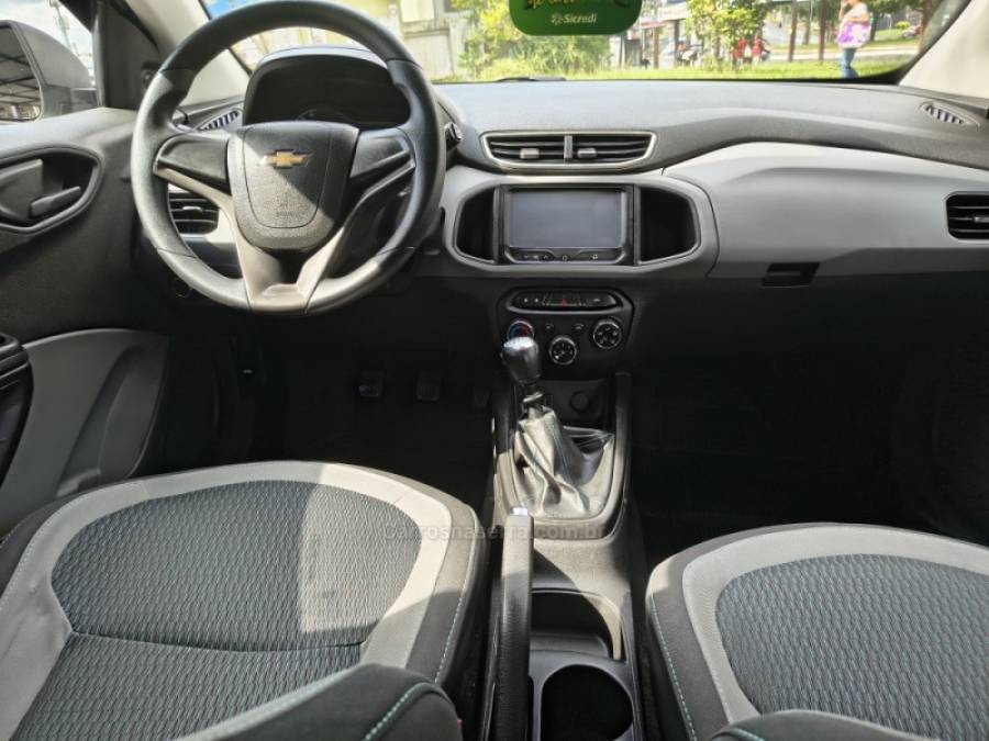 CHEVROLET - ONIX - 2014/2015 - Branca - R$ 42.900,00