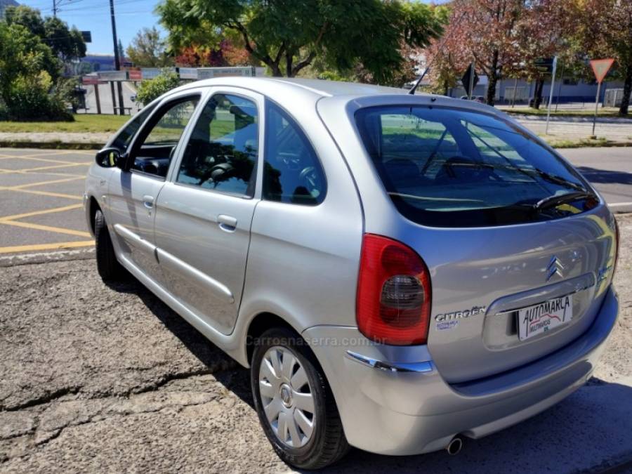 CITROËN - XSARA PICASSO - 2008/2009 - Prata - R$ 21.900,00