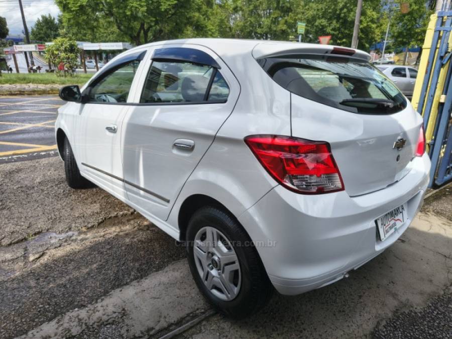 CHEVROLET - ONIX - 2014/2015 - Branca - R$ 42.900,00