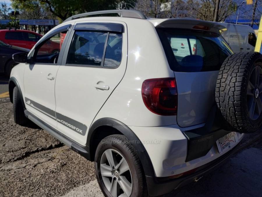 VOLKSWAGEN - CROSSFOX - 2011/2012 - Branca - R$ 43.500,00